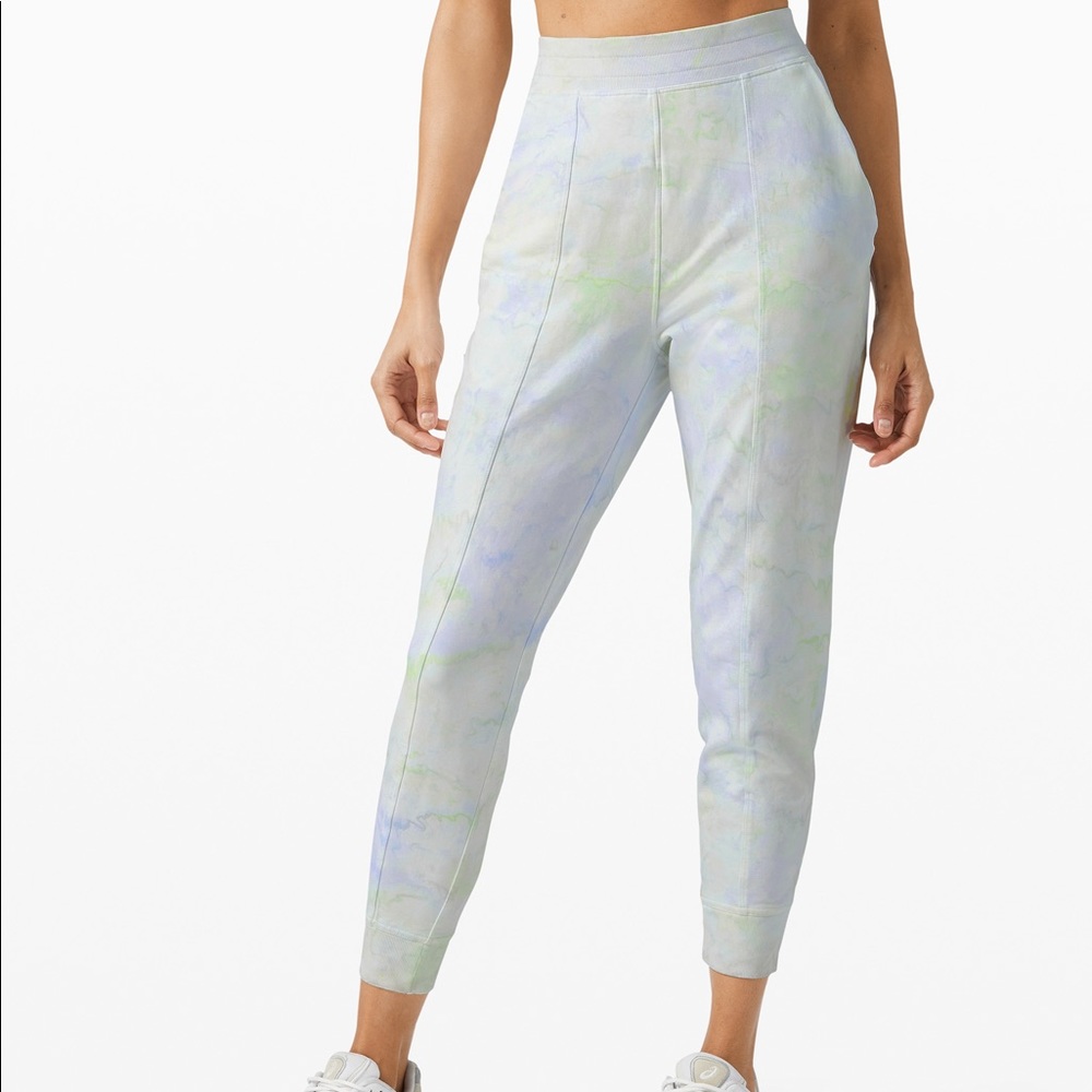 LULULEMON LA sweat pant size 4 NWOT